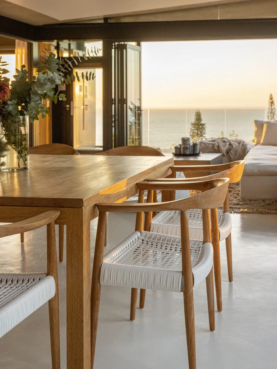 The dining table, towards the ocean