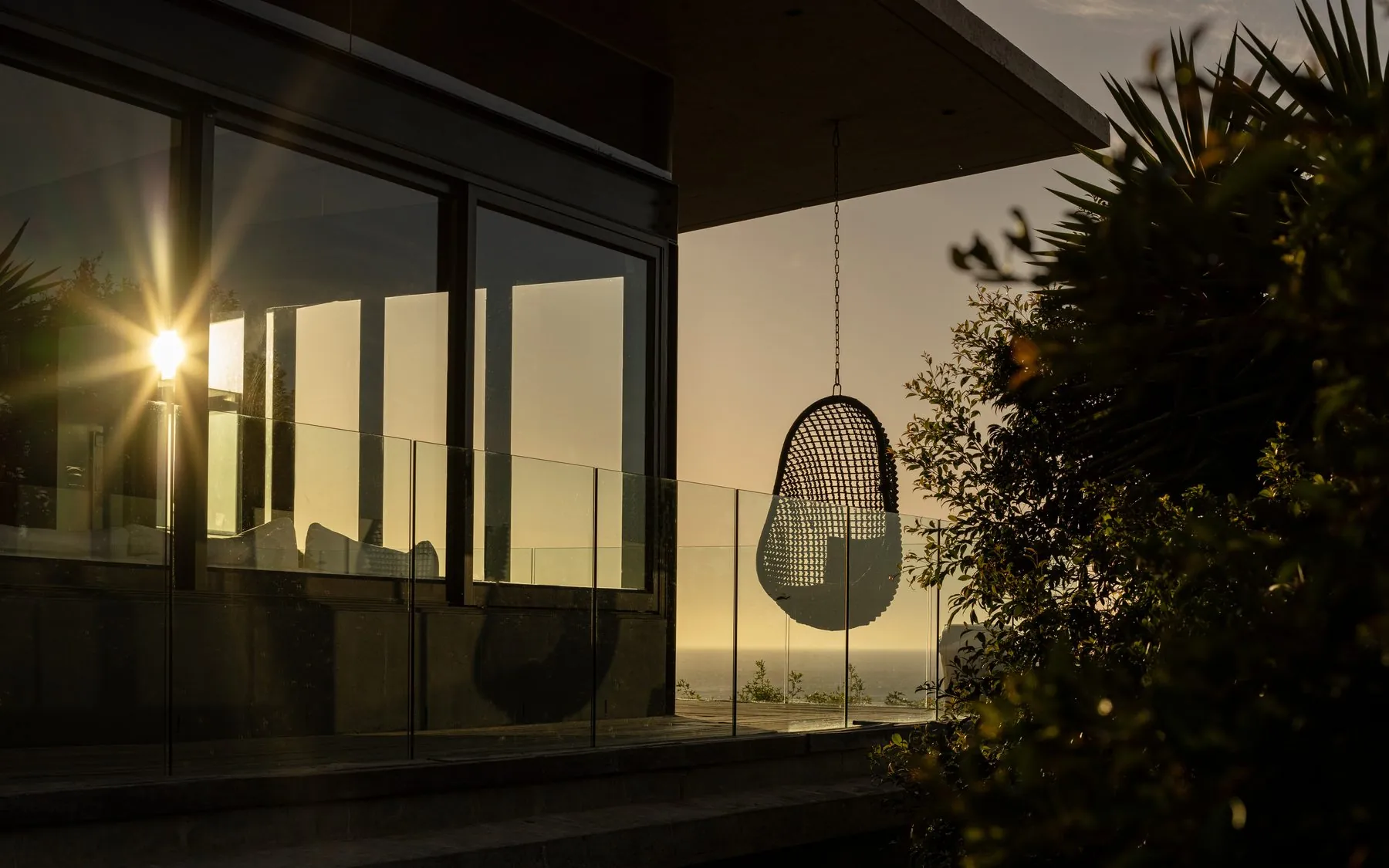The house on film. Four minutes, two summers.