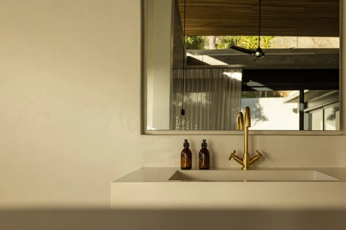 The basin, and the view in the mirror