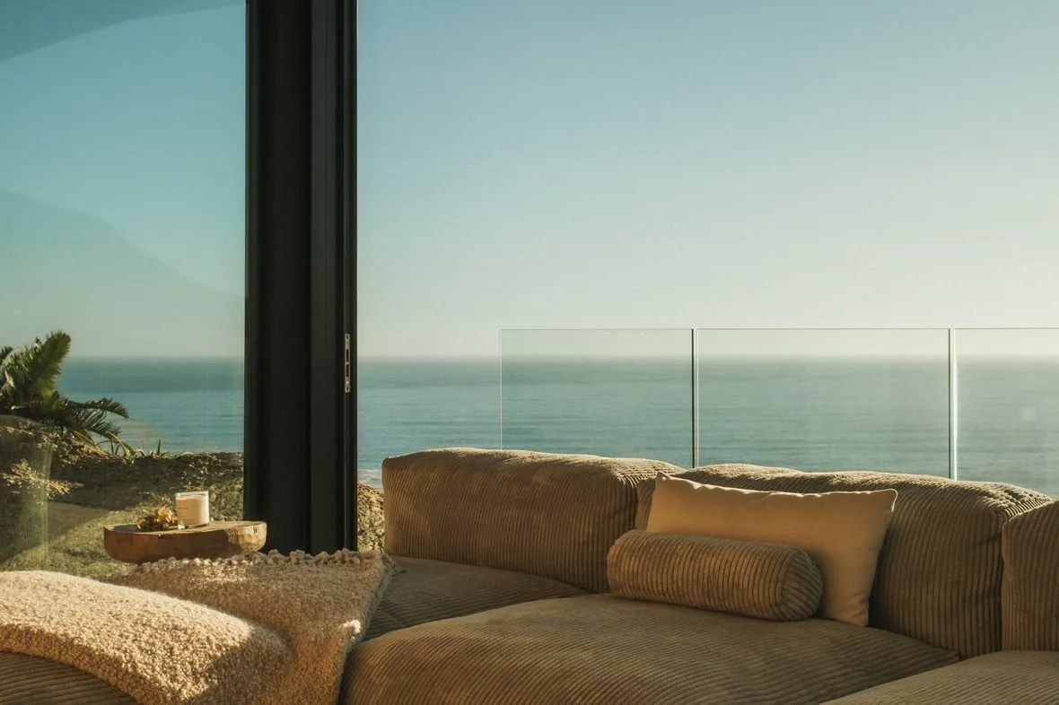 The sofa, towards the ocean