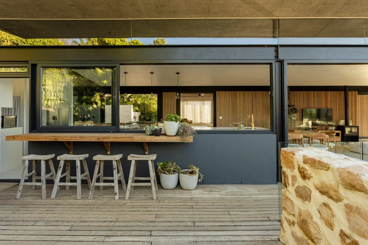 The bar and the braai